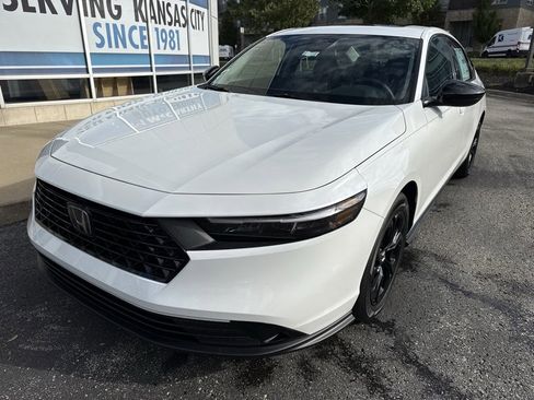 Used 2025 Honda Accord SE image 10