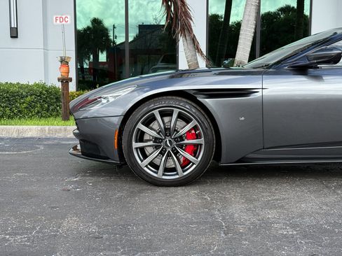 Used 2018 Aston Martin DB11 V12 RWD image 11