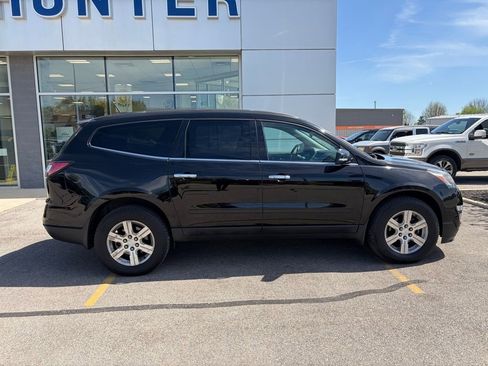 Used 2017 Chevrolet Traverse LT w/ Style and Technology Package FWD image 34