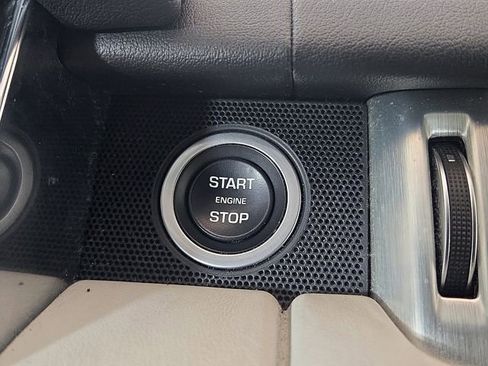 Used 2017 Land Rover Range Rover HSE image 25