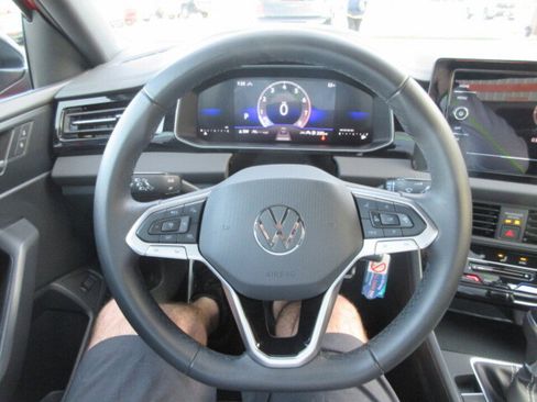 Used 2025 Volkswagen Jetta Sport image 13
