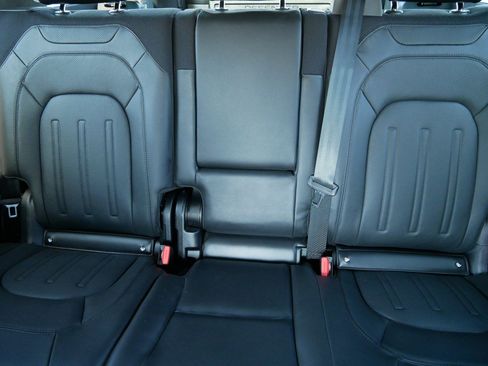 Used 2024 Land Rover Defender 130 X image 13