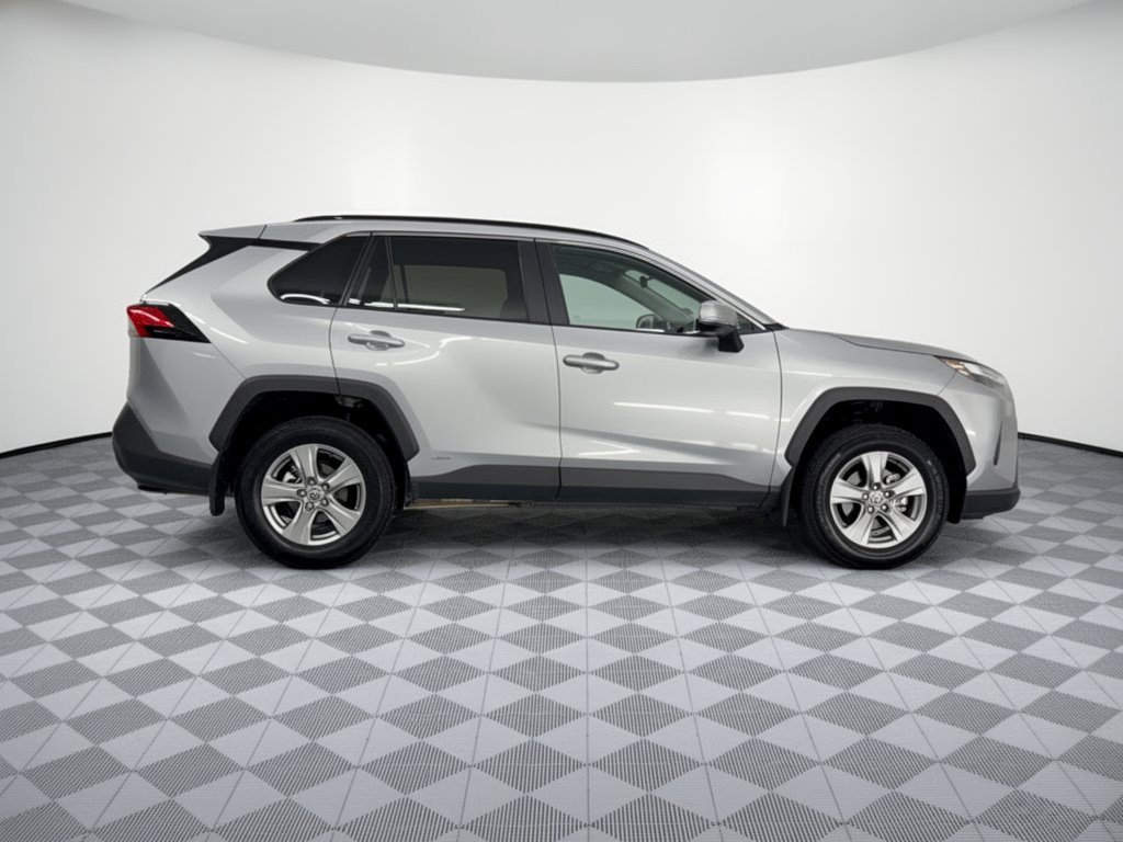 Used 2024 Toyota RAV4 XLE AWD/4WD image 8