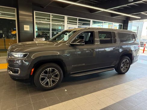 Used 2024 Jeep Wagoneer L Series II RWD image 16