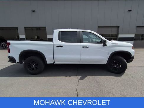 Used 2022 Chevrolet Silverado 1500 ZR2 w/ Technology Package AWD/4WD image 6