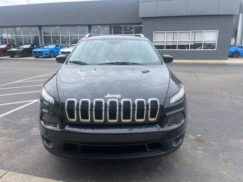 Used 2016 Jeep Cherokee Latitude w/ Cold Weather Group image 3