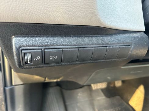 Used 2025 Toyota Corolla LE image 17