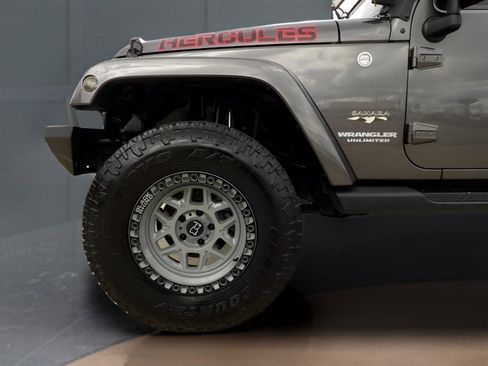 Used 2016 Jeep Wrangler Unlimited Sahara w/ Connectivity Group image 7