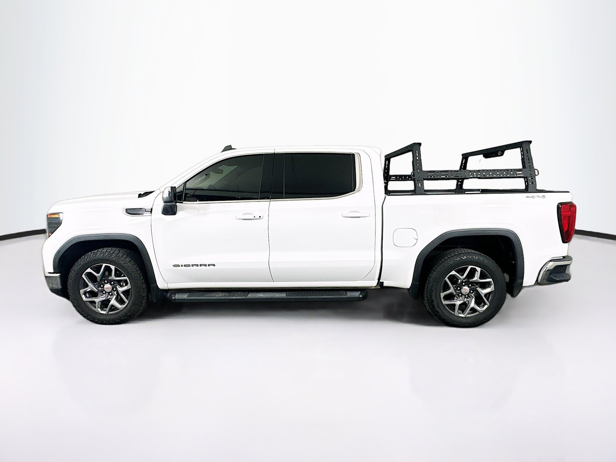 Used 2022 GMC Sierra 1500 SLE AWD/4WD image 4