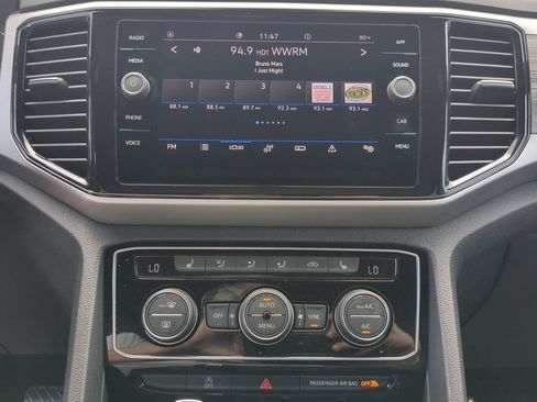 Certified 2023 Volkswagen Atlas Cross Sport SE FWD image 23