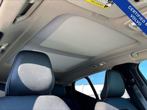 Used 2024 Volvo XC40 B5 Plus image 22