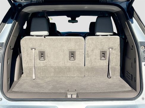 Used 2020 Chevrolet Traverse Premier image 26