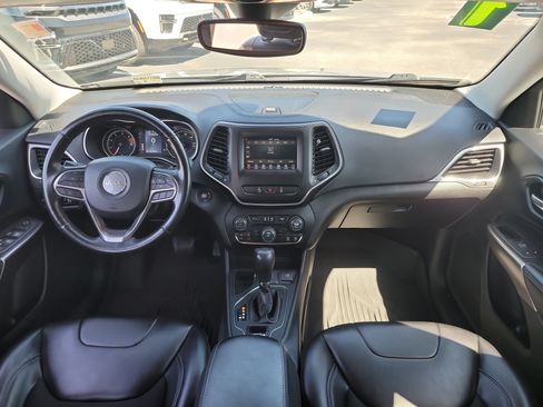 Used 2021 Jeep Cherokee Latitude Plus w/ Mopar Interior Package FWD image 14