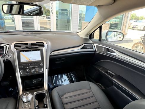 Used 2019 Ford Fusion SE FWD image 20