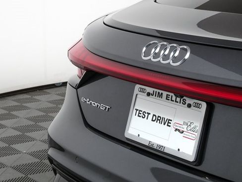 Used 2022 Audi e-tron GT Premium Plus w/ Performance Package image 36