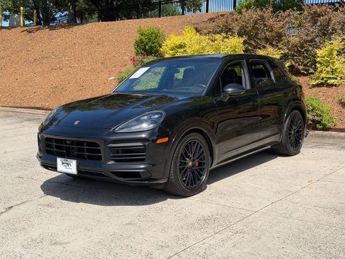 Used 2023 Porsche Cayenne GTS w/ Assistance Package AWD/4WD image 7