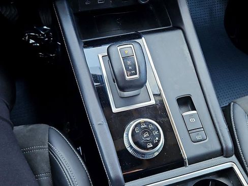 Used 2024 Mitsubishi Outlander SE image 23