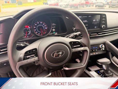 Used 2021 Hyundai Elantra SEL FWD image 11