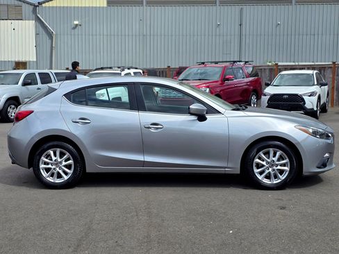 Used 2016 MAZDA MAZDA3 i Touring w/ Popular Equipment Package FWD image 8