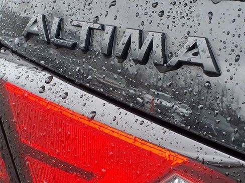 Used 2022 Nissan Altima 2.5 SR w/ Midnight Edition Package image 14