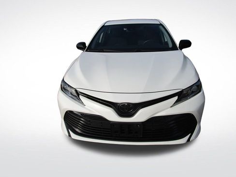 Used 2020 Toyota Camry LE image 4