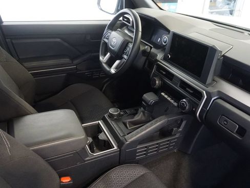 Used 2025 Toyota 4Runner SR5 AWD/4WD image 21
