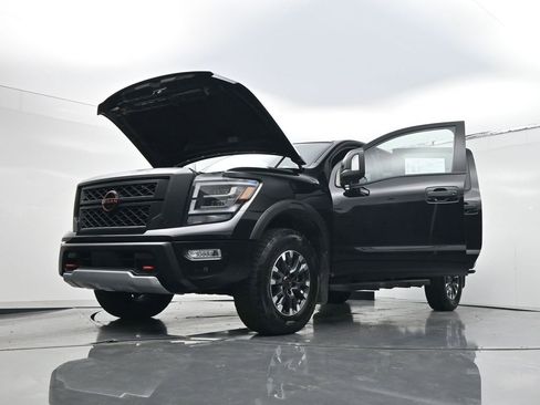 Used 2024 Nissan Titan PRO-4X w/ Pro-4x Convenience Package AWD/4WD image 31