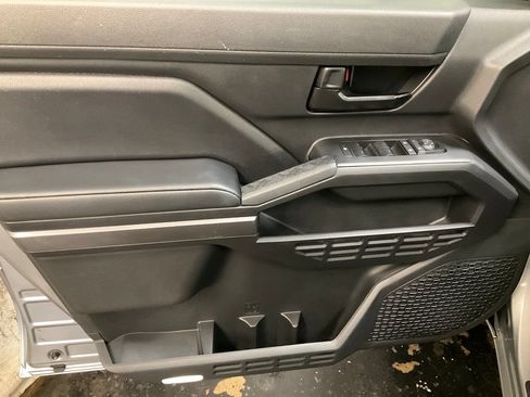 Certified 2025 Toyota Tacoma SR5 AWD/4WD image 13