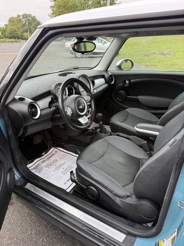 Used 2009 MINI Cooper Hardtop w/ Premium Pkg FWD image 11