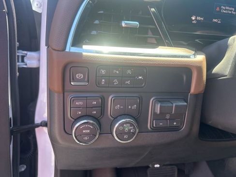 Used 2026 Chevrolet Suburban High Country AWD/4WD image 18