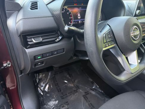 Used 2024 Nissan Sentra SV FWD image 23