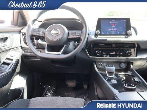 Used 2023 Nissan Rogue SV AWD/4WD image 19