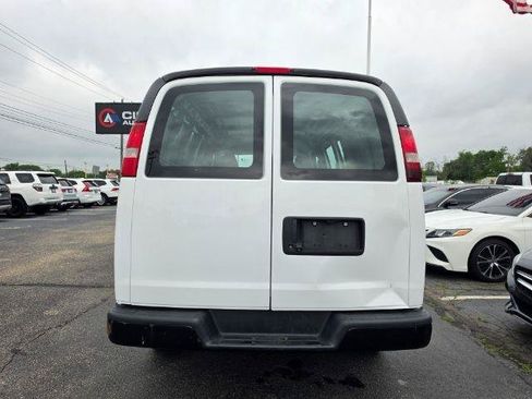 Used 2017 Chevrolet Express 2500 RWD image 6