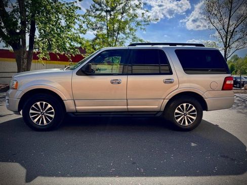 Used 2017 Ford Expedition XLT AWD/4WD image 4