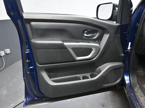 Used 2022 Nissan Titan SV image 13