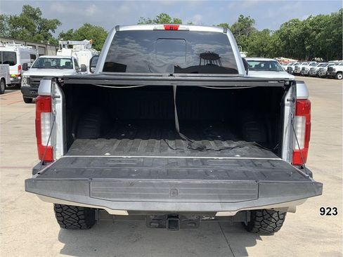Used 2017 Ford F250 Lariat w/ Lariat Ultimate Package AWD/4WD image 10