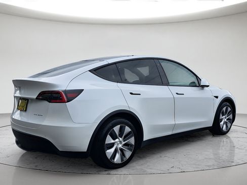 Used 2021 Tesla Model Y Long Range AWD/4WD image 5