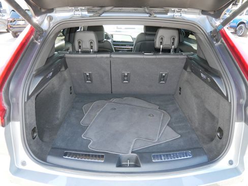 Used 2025 Cadillac XT4 Premium Luxury image 18