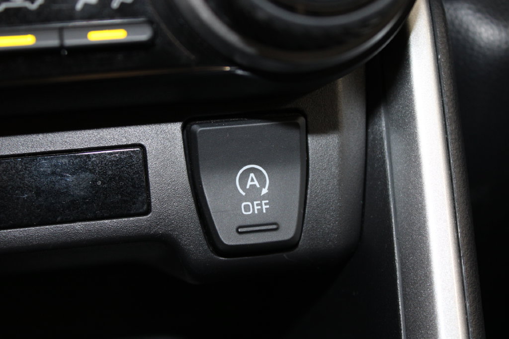 Used 2025 Toyota RAV4 XLE AWD/4WD image 43