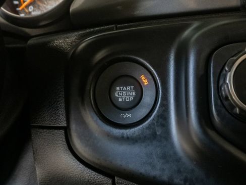 Used 2019 Jeep Wrangler Unlimited Sahara AWD/4WD image 16