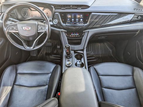 Used 2023 Cadillac XT6 Premium Luxury image 19