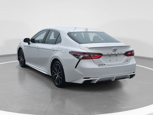 Used 2021 Toyota Camry SE image 7