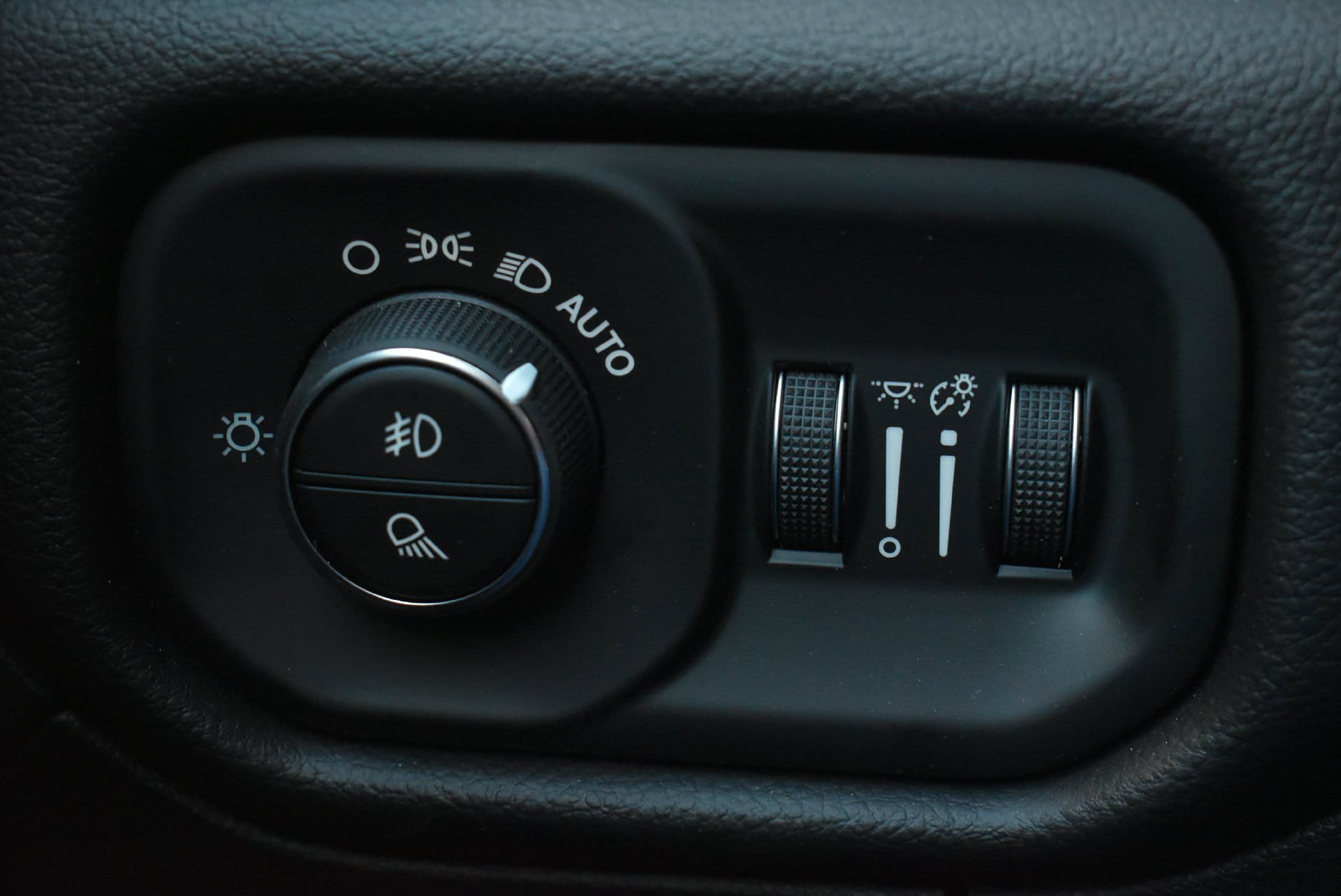 Used 2026 RAM 1500 Laramie AWD/4WD image 17