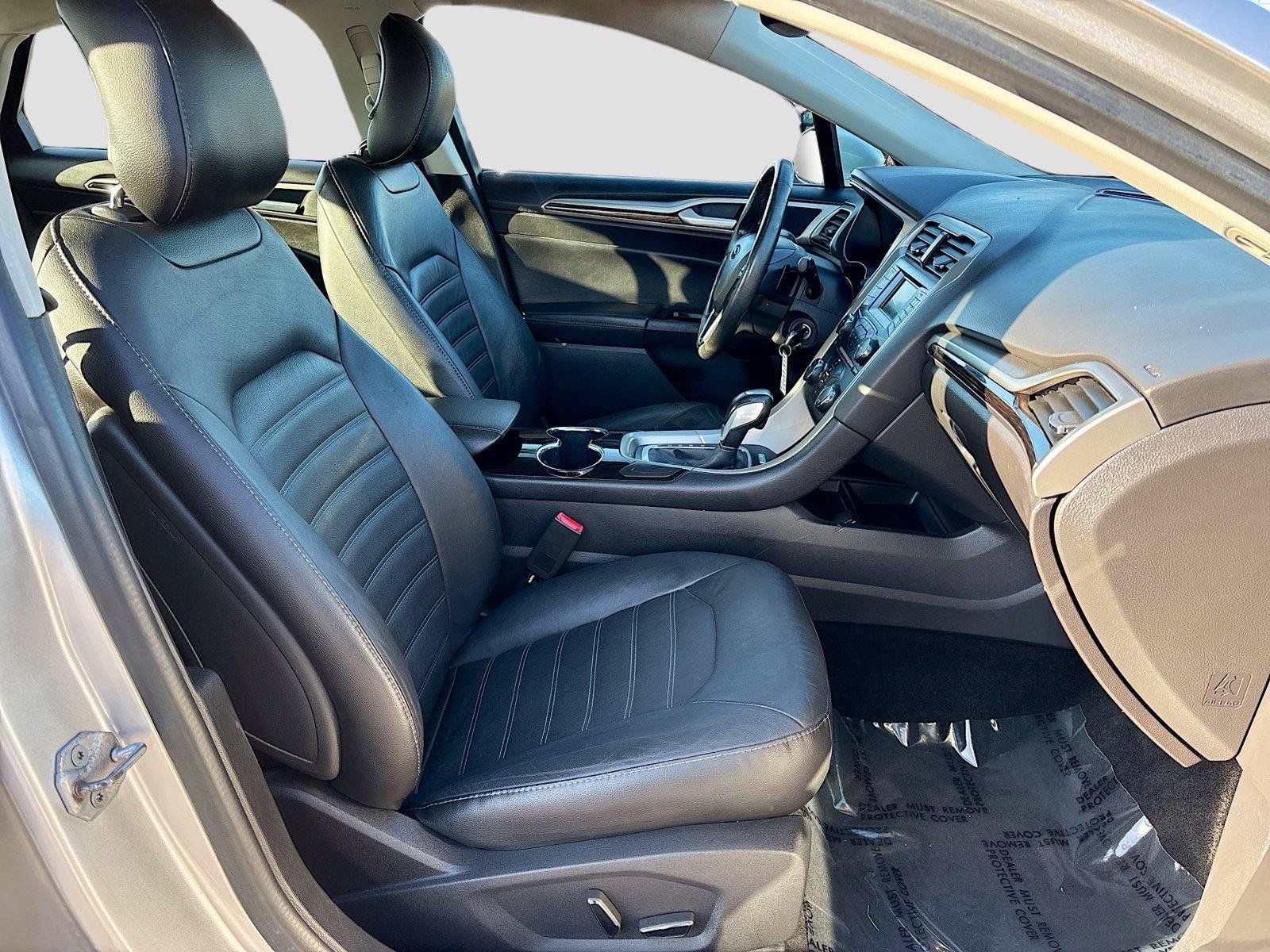 Used 2014 Ford Fusion SE w/ Equipment Group 202A FWD image 25