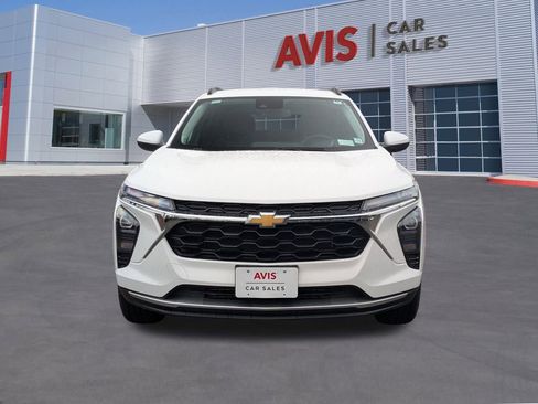Used 2025 Chevrolet Trax LT w/ LT Convenience Package image 10