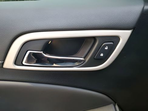 Used 2020 GMC Yukon XL Denali w/ Denali Premium Package image 28