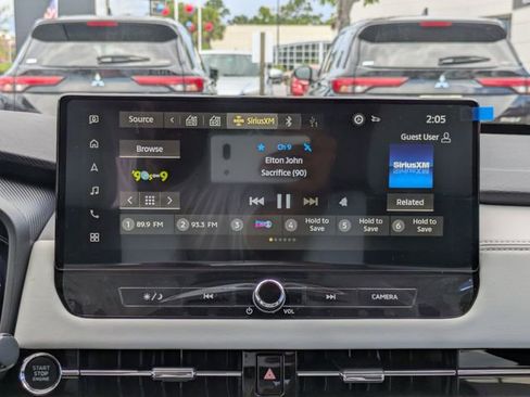 New 2025 Mitsubishi Outlander SE image 18