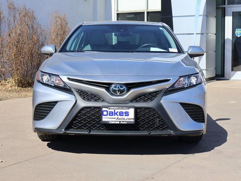 Used 2020 Toyota Camry SE image 2
