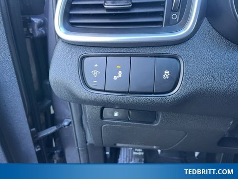 Used 2019 Kia Sorento LX image 36