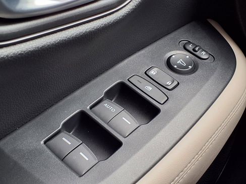 Certified 2026 Honda HR-V LX image 10